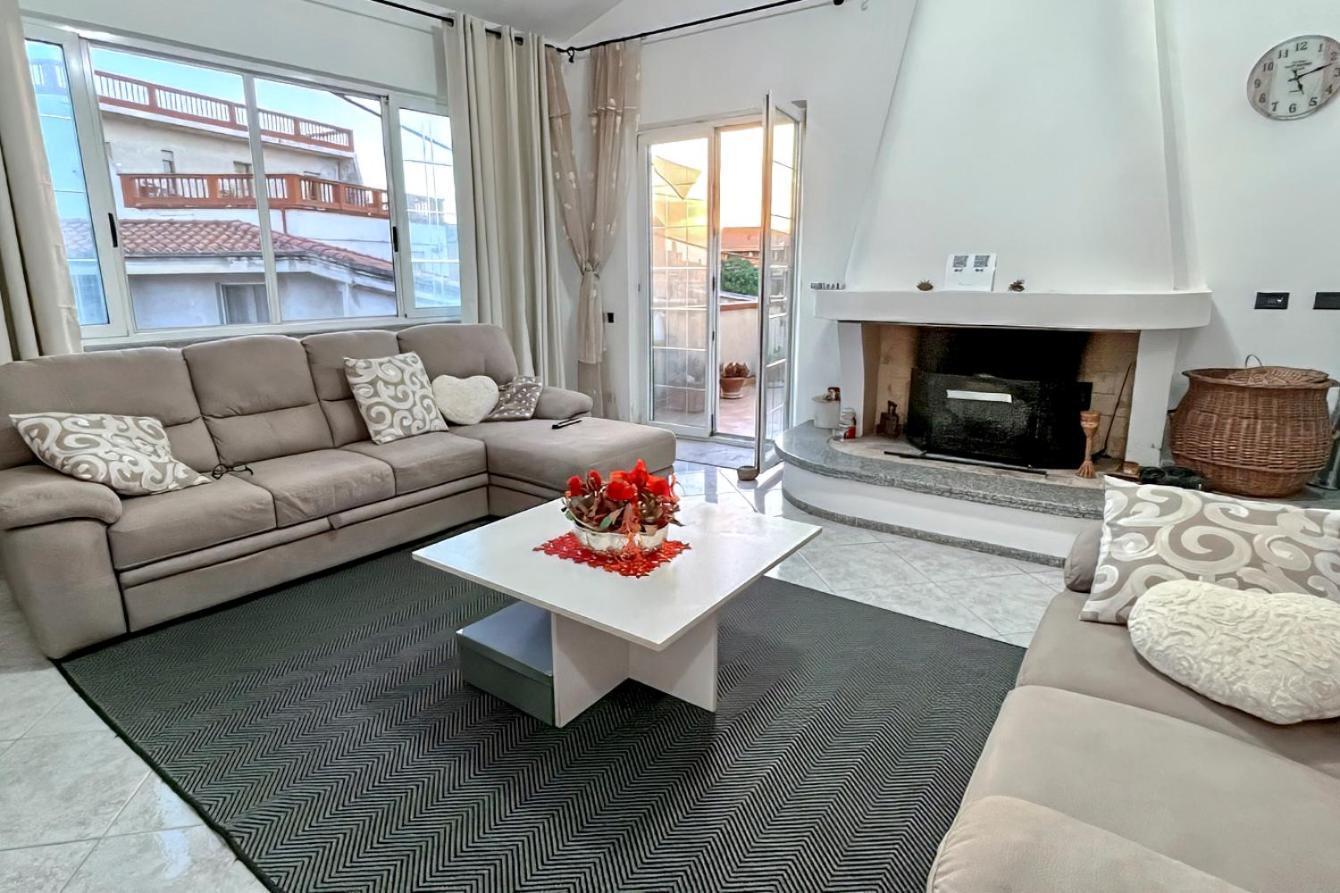 Luxury Home Cabras Centro Экстерьер фото